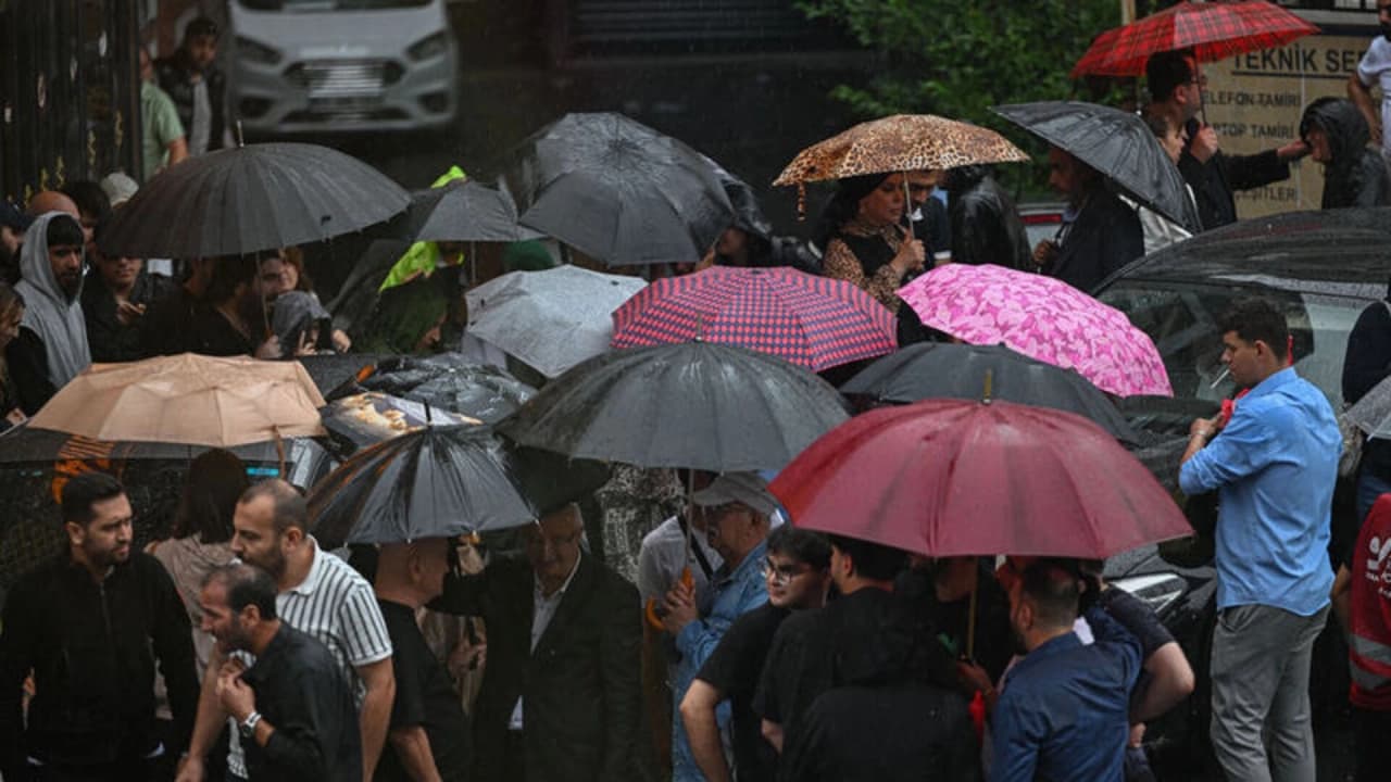 İstanbul'da Hava Aniden Değişiyor: AKOM'dan Sağanak Yağış ve Sert Sıcaklık Düşüşü Uyarısı