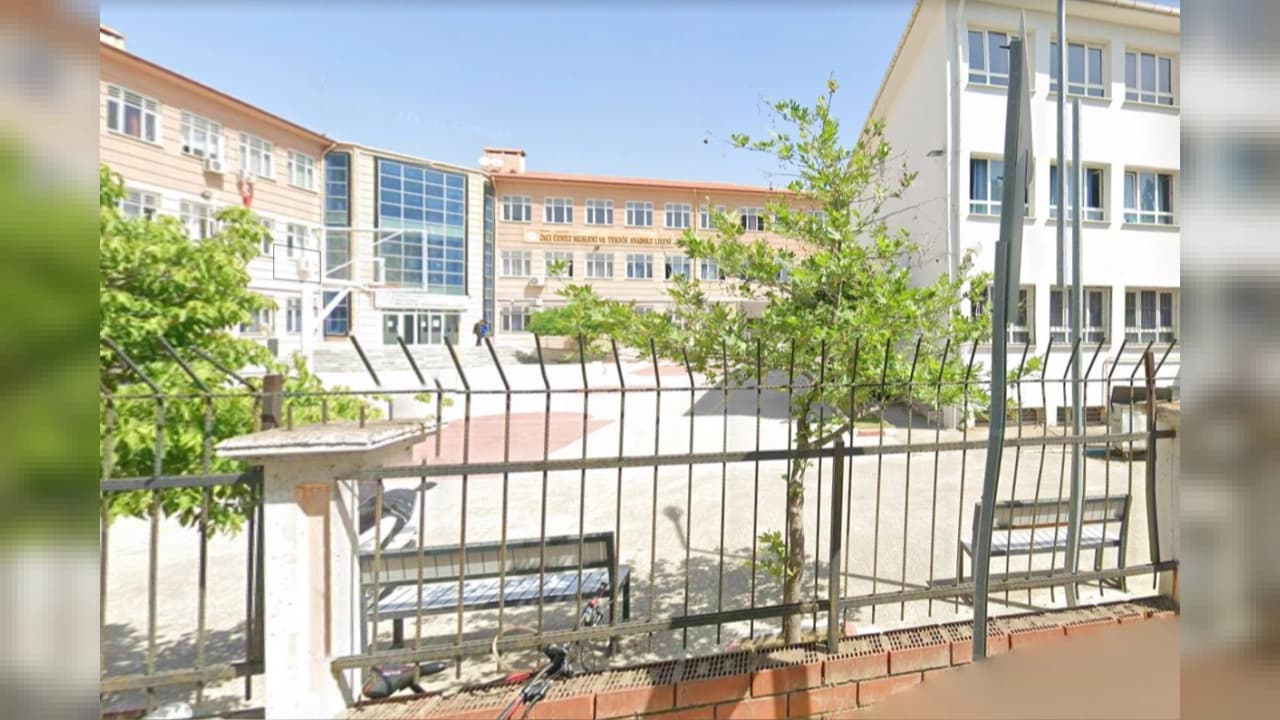 Manisa Turgutlu'da Okul Yakınında Silahlı Saldırı Şoku: 8 Kişi Yaralandı, Saldırgan Yakalandı