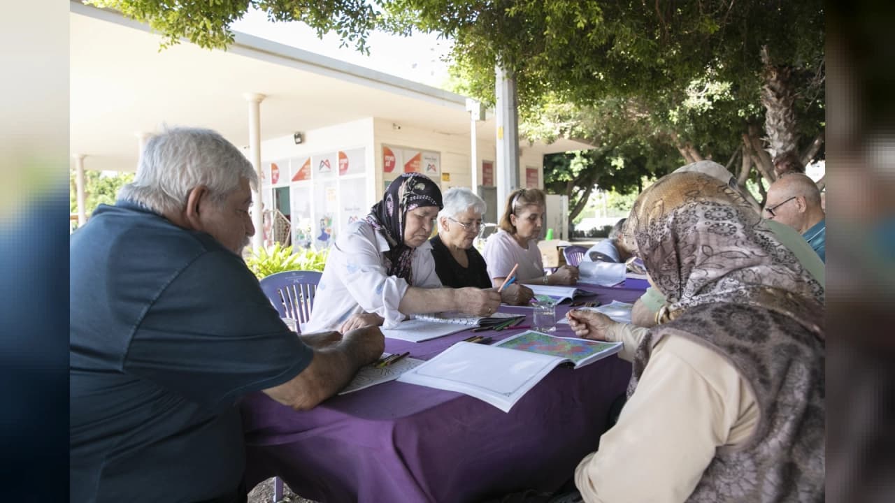 Mersin'de Dünya Alzheimer Günü Coşkusu: Gülümse Merkezi Üyeleri Buluştu