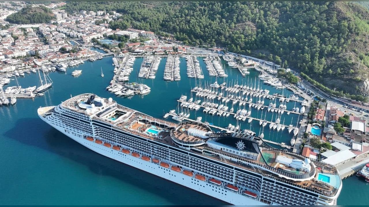 MSC Divina Marmaris'te: Binlerce Yabancı Turist İlçeye Akın Etti