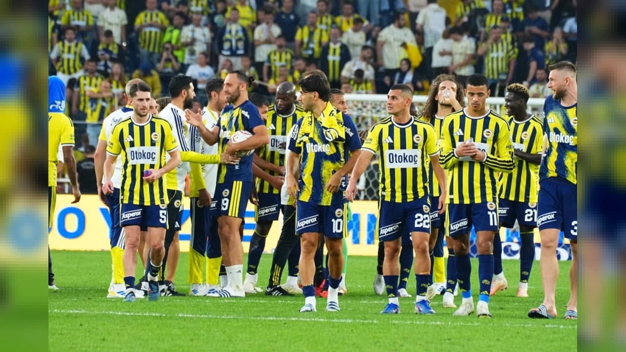 Süper Lig'de Tarihi Hafta Sonu: Fenerbahçe 8 Gollü Şovla Zirveye Ortak Oldu, Rakipleri Ağır Darbe Aldı