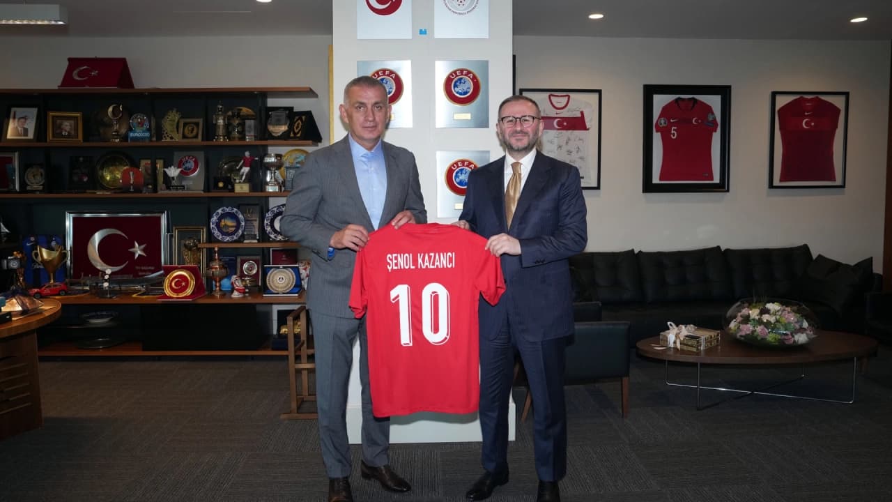 TFF'de Kritik Yayın İhalesi Zirvesi: Turkcell Yönetim Kurulu Başkanı Şenol Kazancı Riva'da