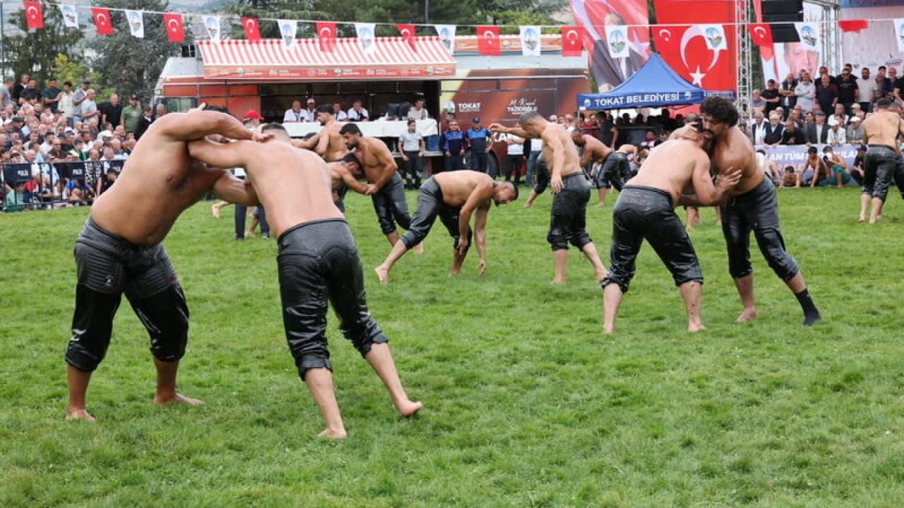 Tokat'ta Başpehlivan Erkan Taş Oldu: Gaziosmanpaşa Stadyumu'nda Kıran Kırana Final