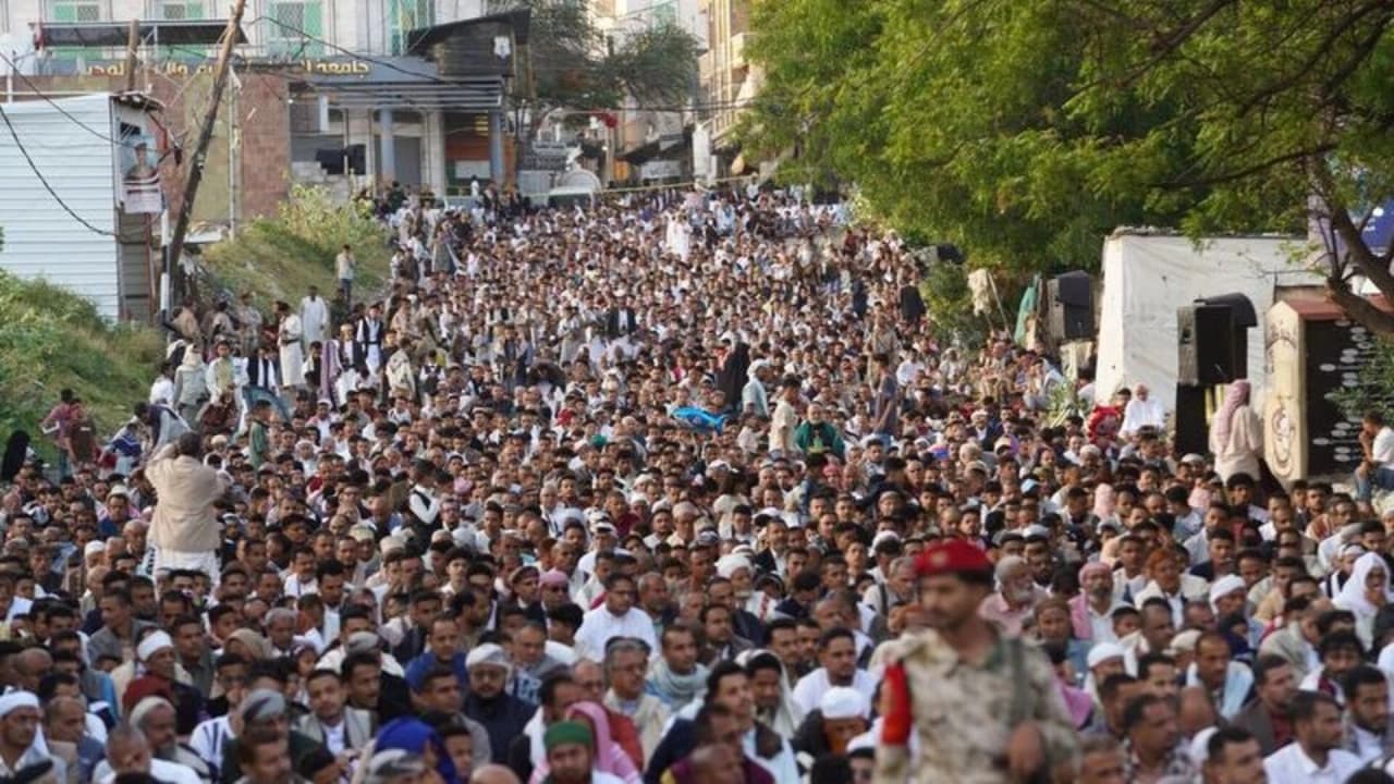 Yemen'de Sivillerin Bulunduğu Pazara Füzeli Saldırı: Babulmendeb Yakınlarında Büyük Panik