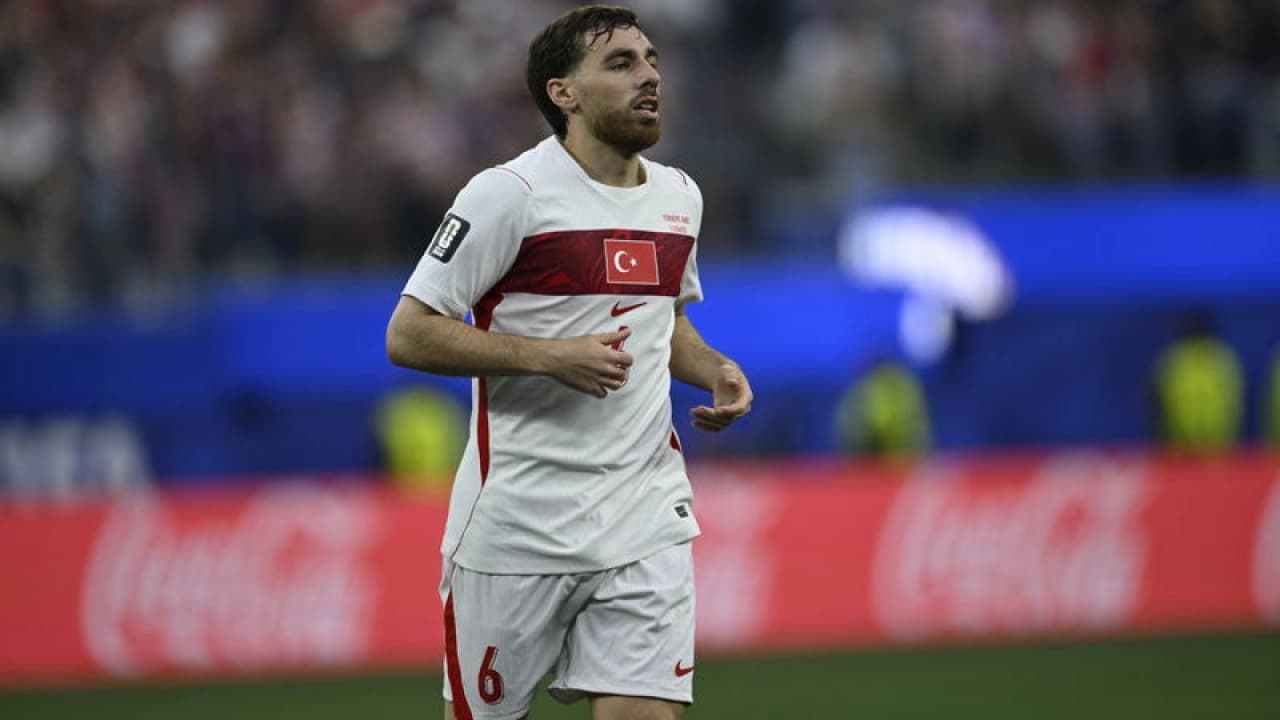 A Milli Futbol Takımı Fransa Maçına Hazırlanıyor: Orkun Kökçü'den Kötü Haber