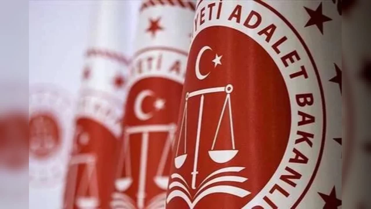 Adalet Bakanı Akın Gürlek'ten Turgutlu'daki Silahlı Saldırı Açıklaması: Aileler de Gözaltına Alındı