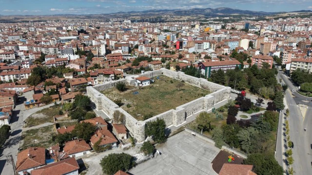 Çorum Kalesi'nde İkinci Etap Tamamlandı: Tarihi Yapı Turizme Kazandırılıyor