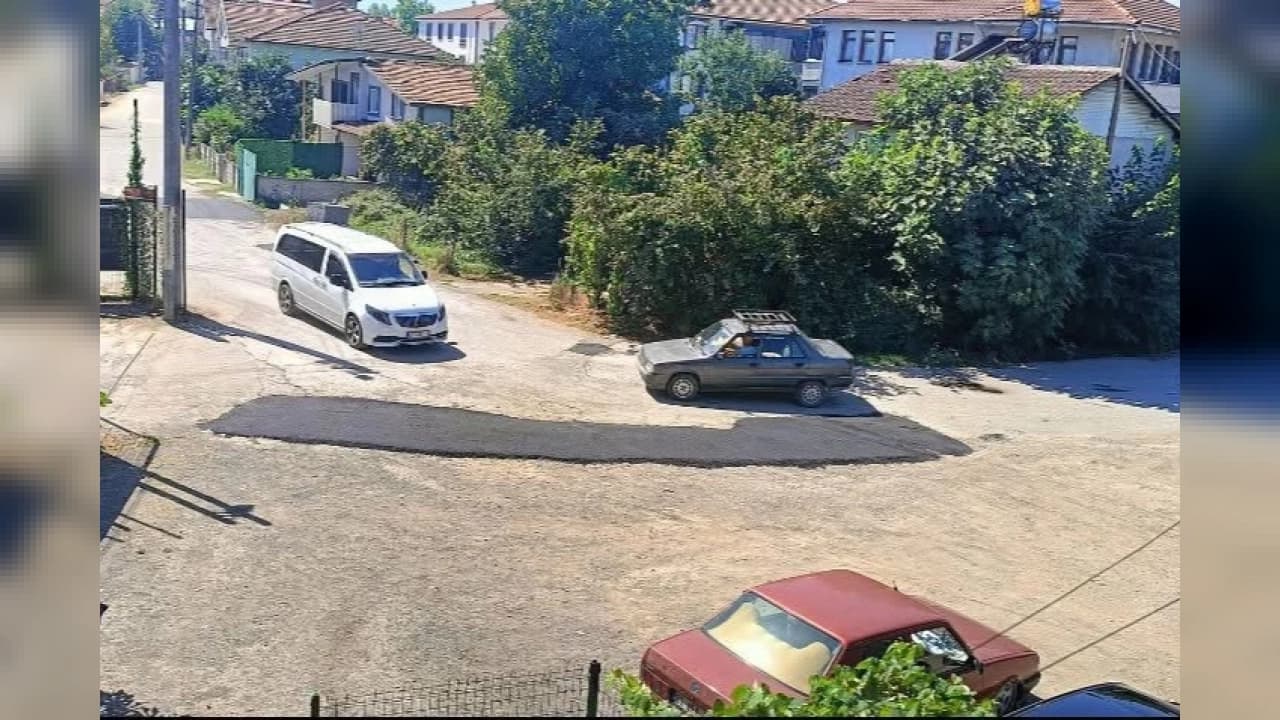 Düzce'de Yarım Kalan Asfalt Çalışması Mahalle Sakinlerini İsyan Ettirdi