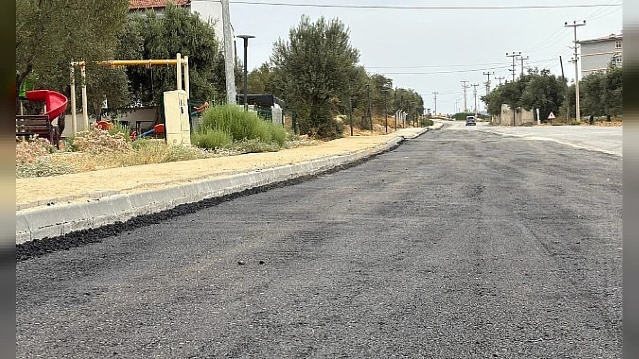 Edremit'te Öğrenci Yolu Yenilendi: Hamdibey Caddesi Güvenli Ulaşıma Kavuştu