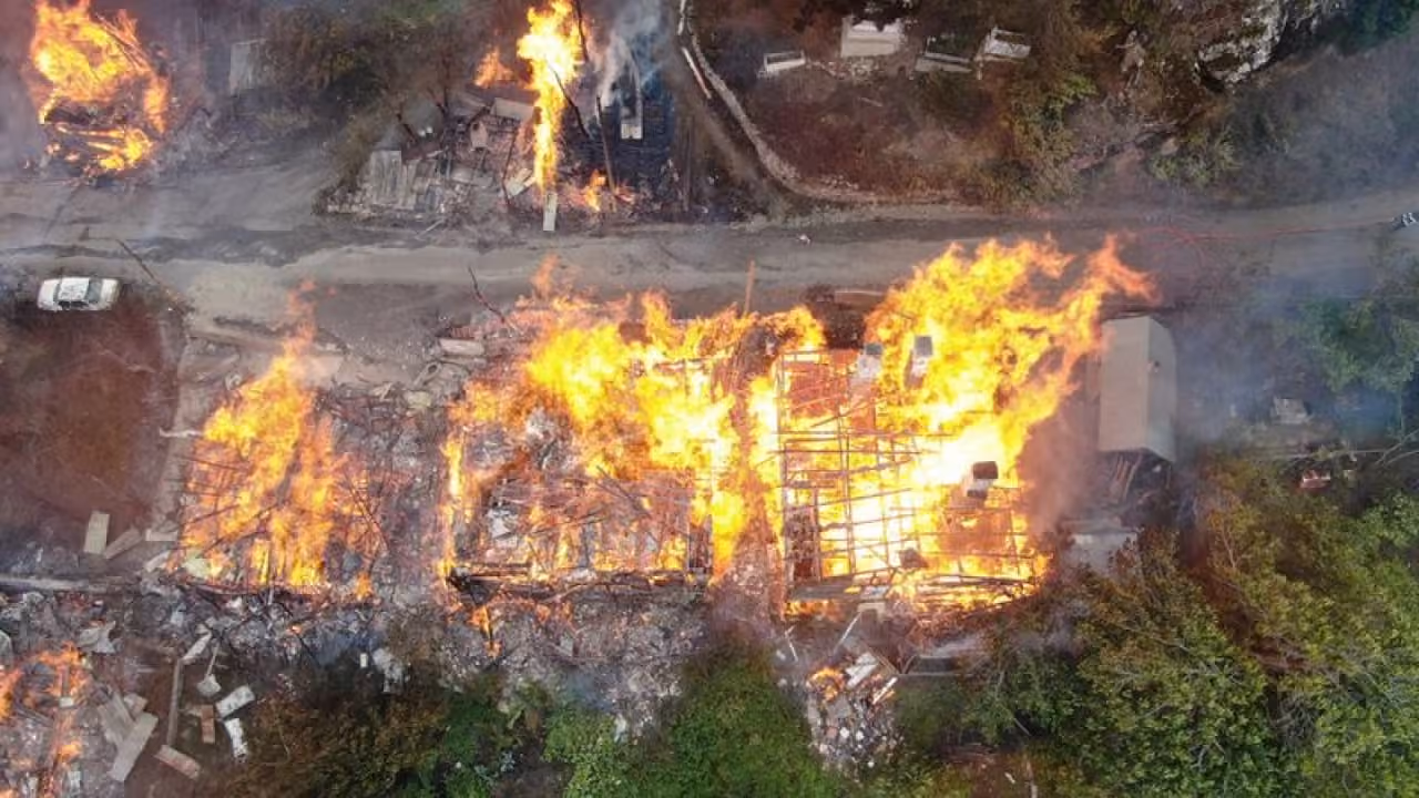 Kastamonu İnebolu'da Korkutan Yangın: 8 Ev Alevlere Teslim Oldu