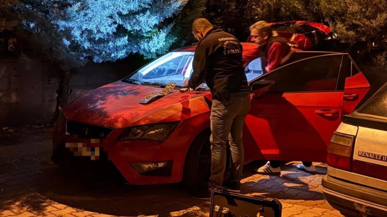 Kayseri'de 20 Gün Önce Çalınan Otomobil Otoparkta Bulundu: Şüpheli Yakın Arkadaşı Çıktı