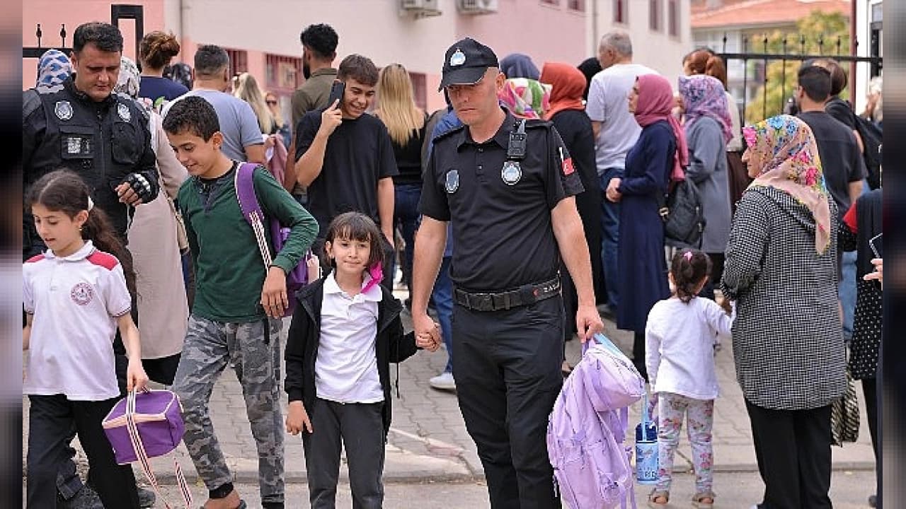 Keçiören'de Okul Çevrelerinde Sıkı Zabıta Denetimi