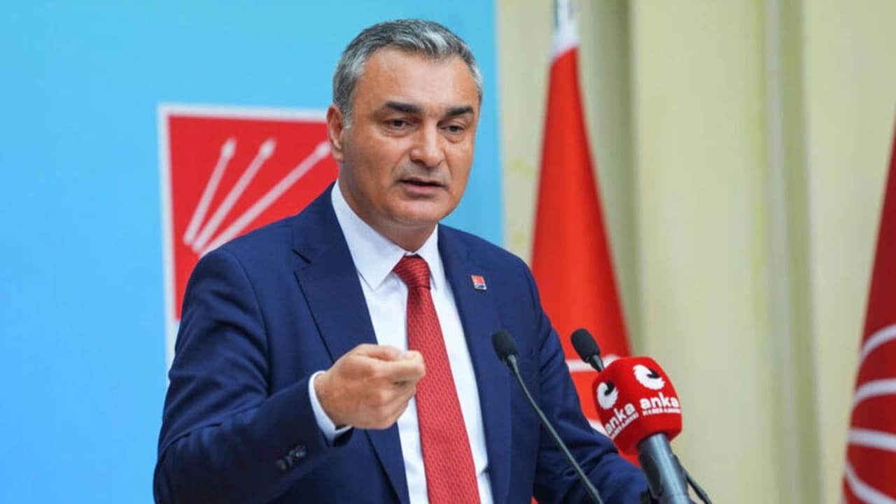 CHP Parti Sözcüsü Müslim Sarı'dan Özgür Özel'e Sert Tepki: Ya Yalan Söylüyor Ya Haberi Yok