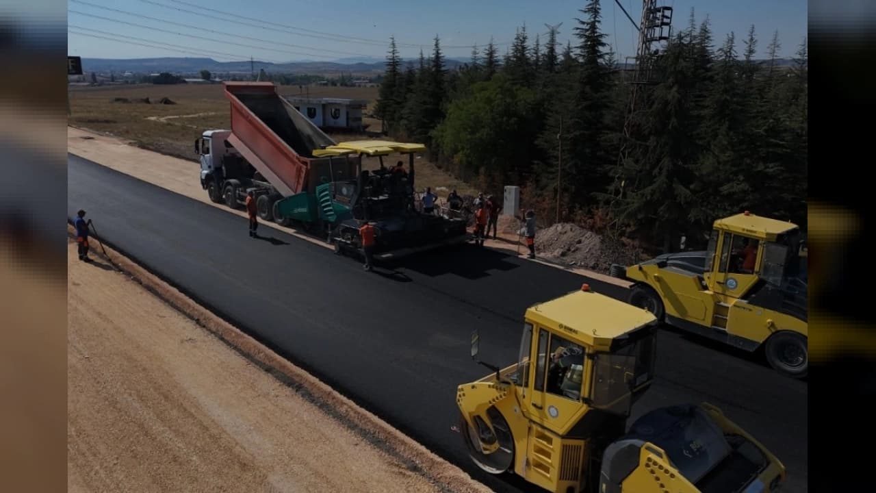 Eskişehir'de 100. Yıl Bulvarı'nda Altyapı ve Asfalt Çalışmaları Sürüyor