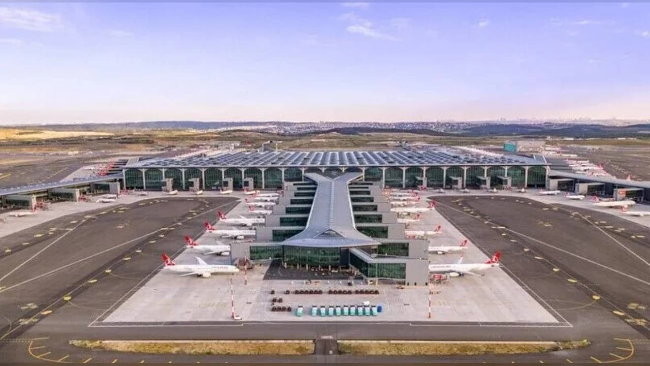 İstanbul Havalimanı Avrupa'nın Zirvesinde: Günlük 1671 Uçuşla Rekor Kırdı