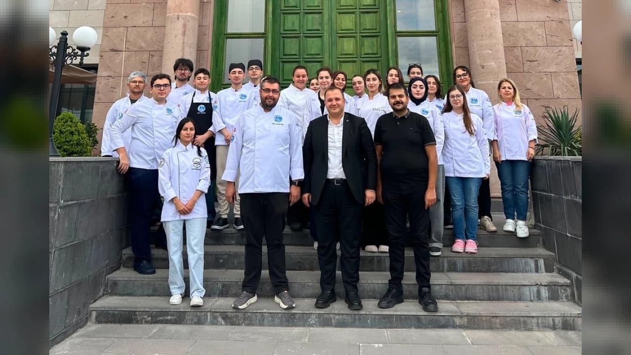Kayseri'de Üniversite ve Kamu İş Birliği: Gastronomi Öğrencilerine Uygulamalı Eğitim Desteği