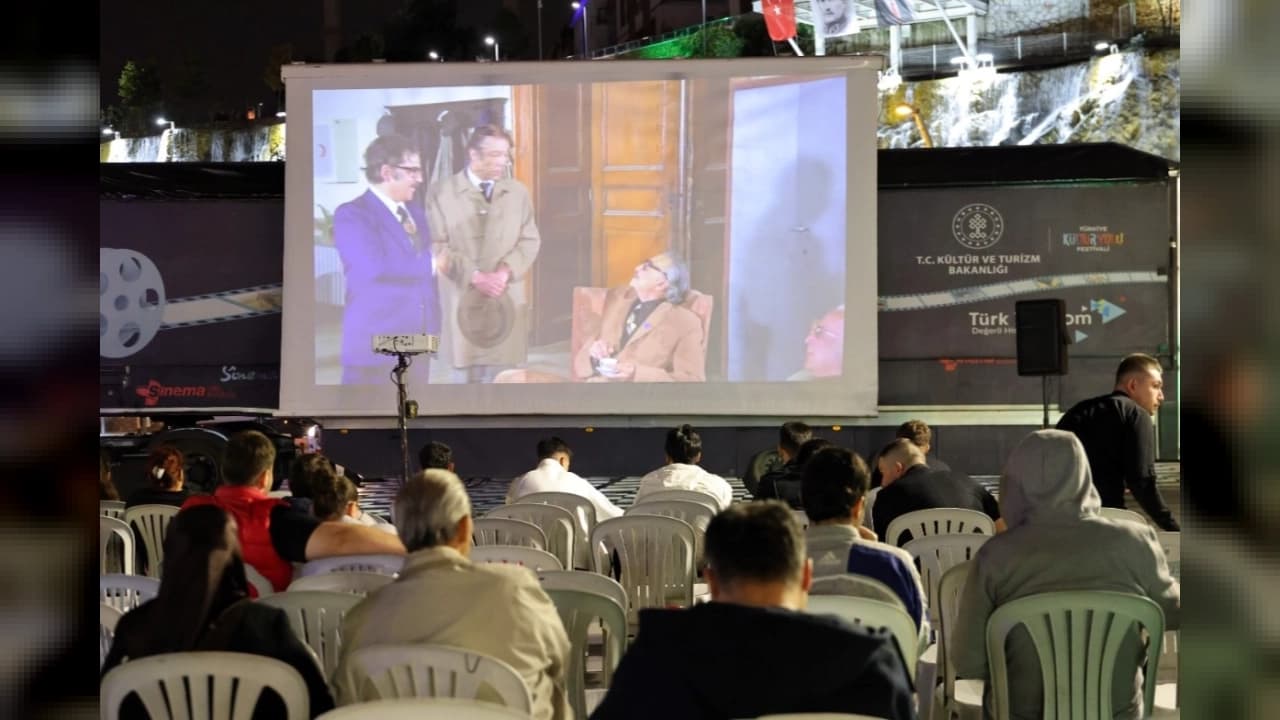 Kültür Yolu Festivali'nden Keçiören'de Unutulmaz Nostalji Gecesi