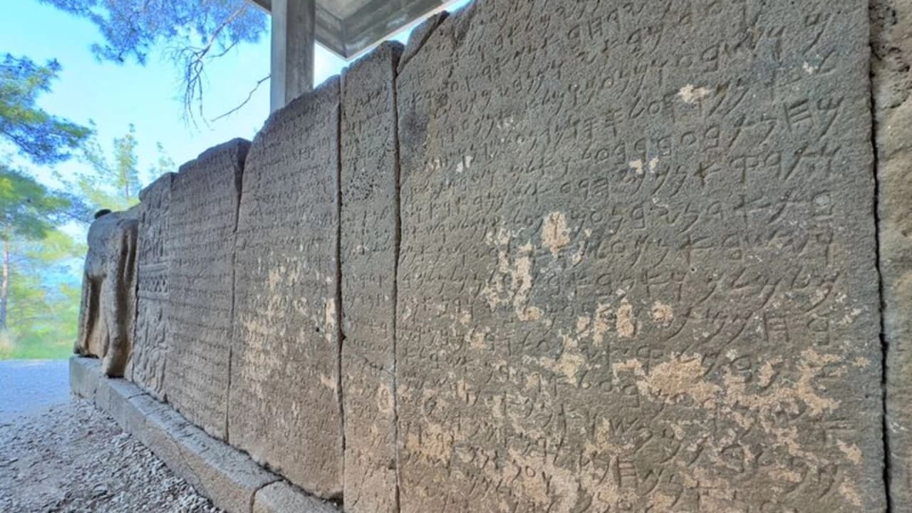 Osmaniye’deki Tarihi Karatepe Aslantaş Yazıtları UNESCO Dünya Belleği Kütüğü'ne Kabul Edildi