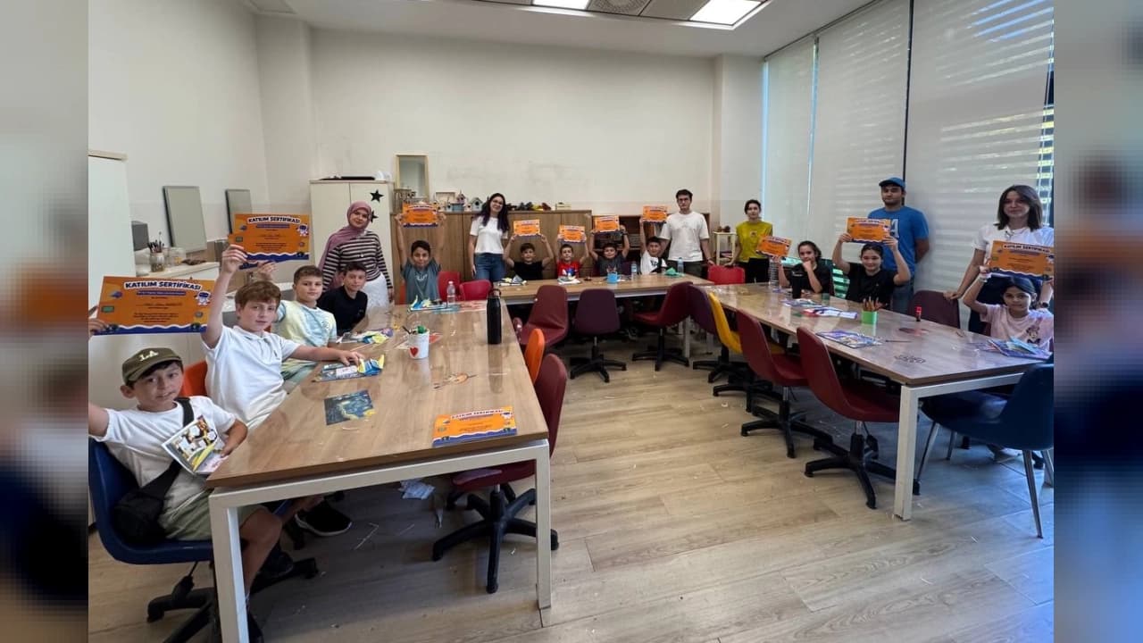 Sakarya'da Geleceğin Mucitleri 'Genç Düşünürler Bilim Atölyesi'nde Buluştu