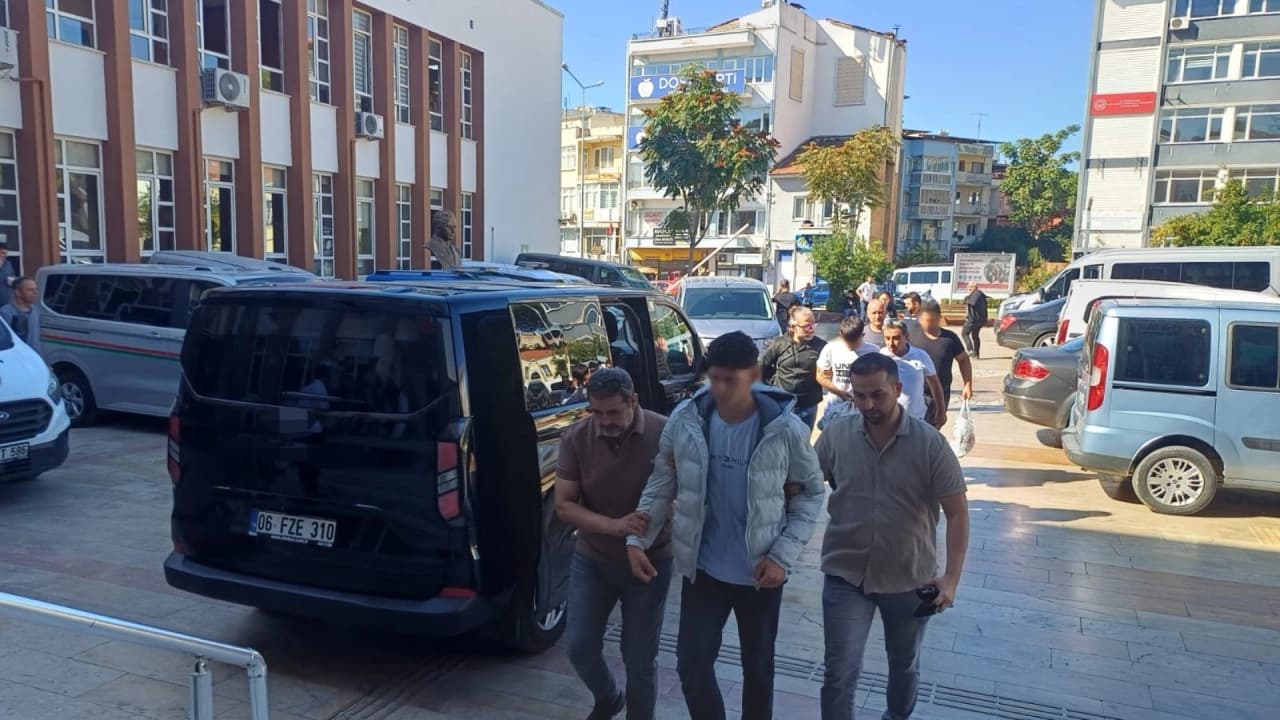 Aydın'da Okul Çevresinde Pompalı Tüfek Dehşeti: 3 Tutuklama