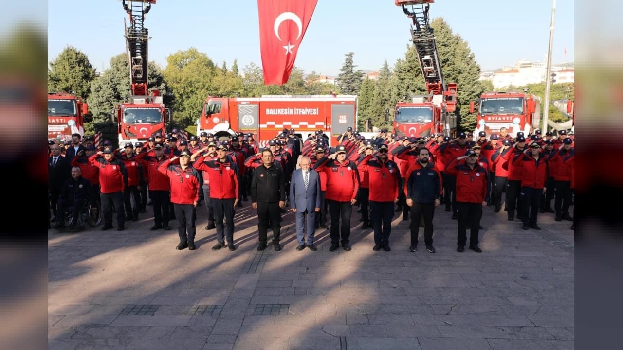 Balıkesir İtfaiyesi'nde Vefa Örneği: Şehit ve Gazi İtfaiyecilerin İsimleri Araçlarda Yaşayacak