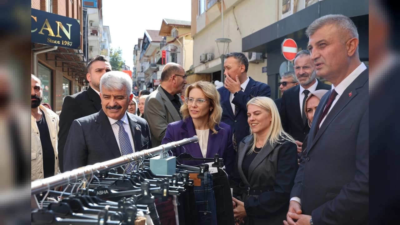 Gölcük’te İlk Alışveriş Festivali Başladı: İlçeye Bayram Havası Geldi