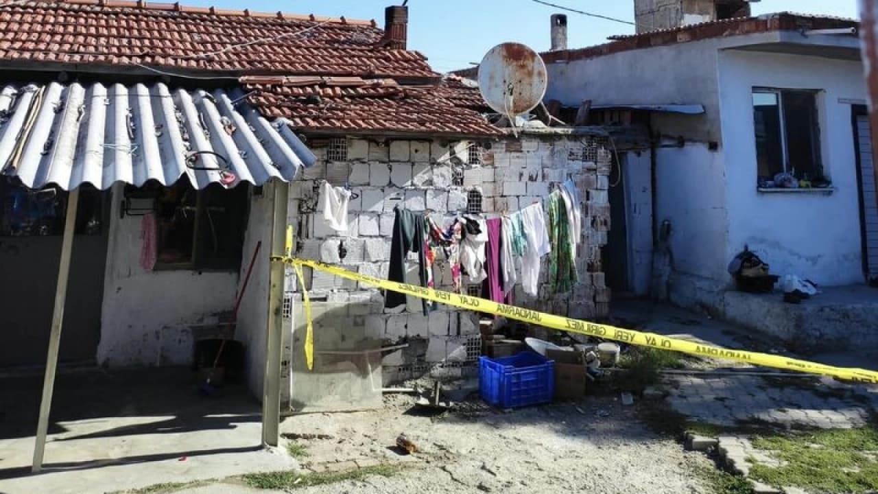 Manisa'da Kan Donduran Olay: Eşinin Bıçakladığı Üç Çocuk Annesi Hayatını Kaybetti