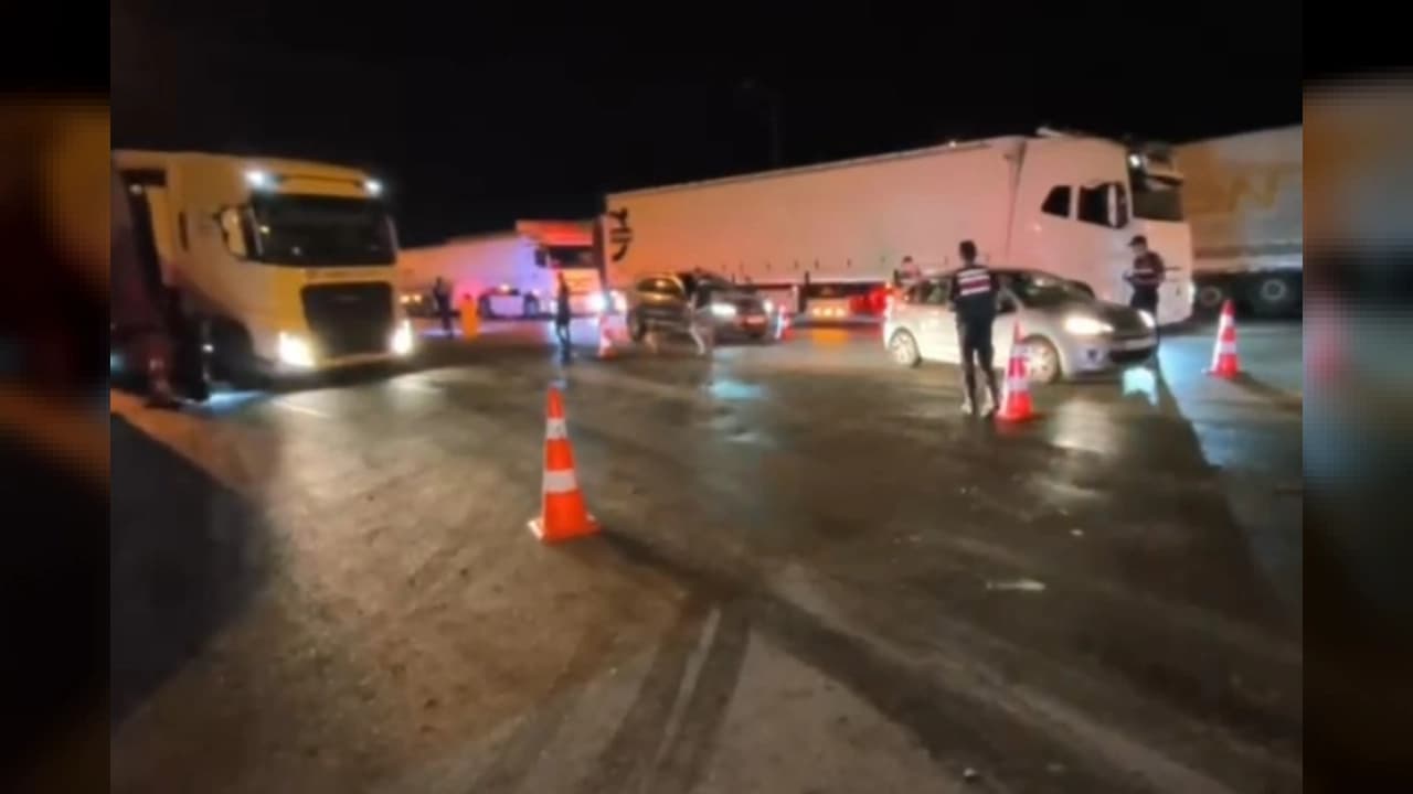81 İlde Geniş Çaplı Göçmen Kaçakçılığı Operasyonu: 19 Organizatör Yakalandı