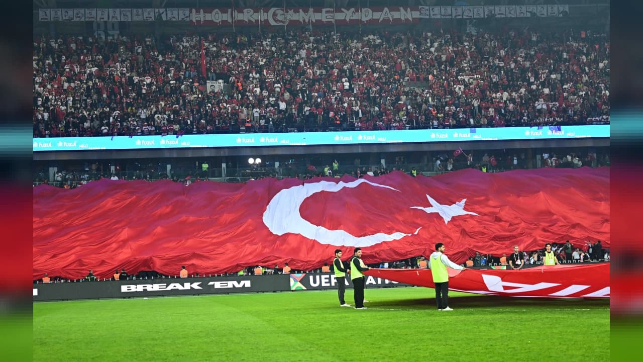 A Milli Takım Maçında Vefa ve Gurur: Eski Kocaelisporlu Barış Civelek Güvenlik Görevlisi Oldu