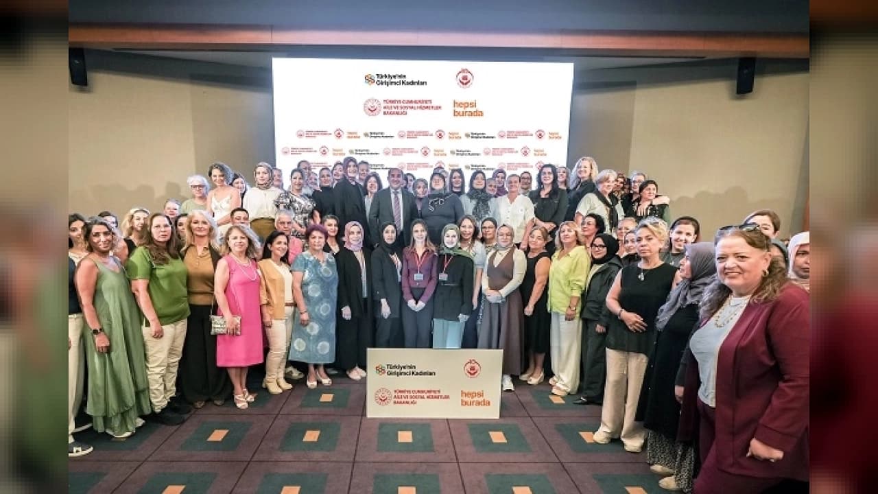 Aile ve Sosyal Hizmetler Bakanlığı ile Hepsiburada’dan Antalya’da Girişimci Kadınlara Dijital Eğitim Desteği
