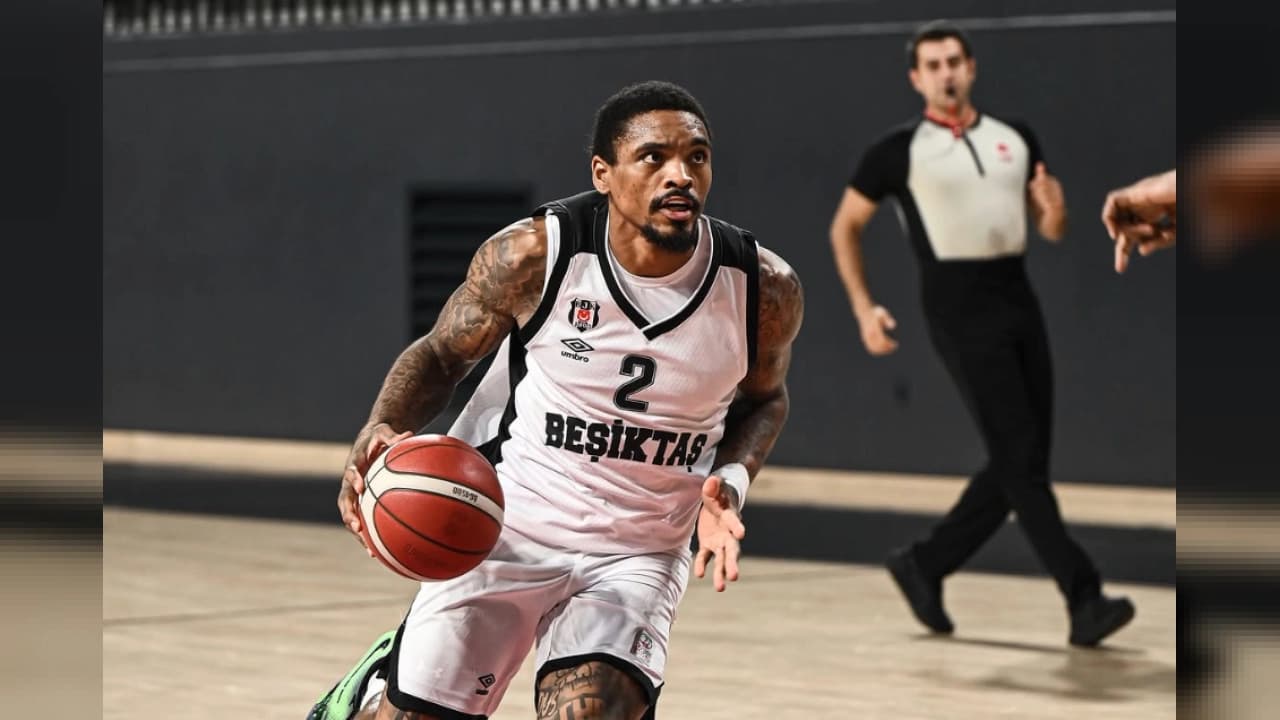 Beşiktaş'ta DaQuan Jeffries Şoku: Fedakarlık Yaptığı Maçta El Bileği Kırıldı!