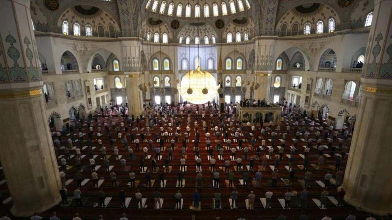 Cuma Namazı Kaç Rekat ve Nasıl Kılınır? Diyanet Adım Adım Kılınış Rehberi