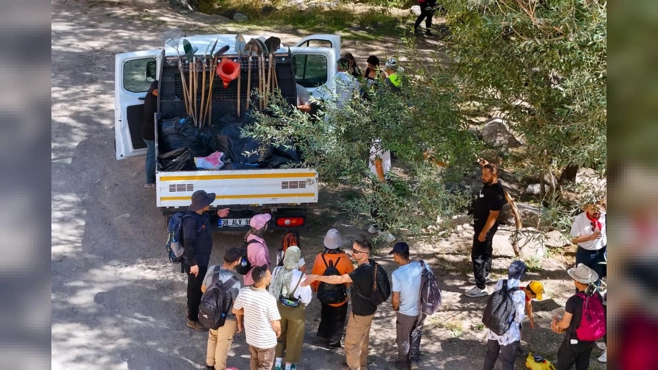 Kayseri Kırlangıç Vadisi’nde Plogging Etkinliğiyle Çevre Temizliği Gerçekleştirildi
