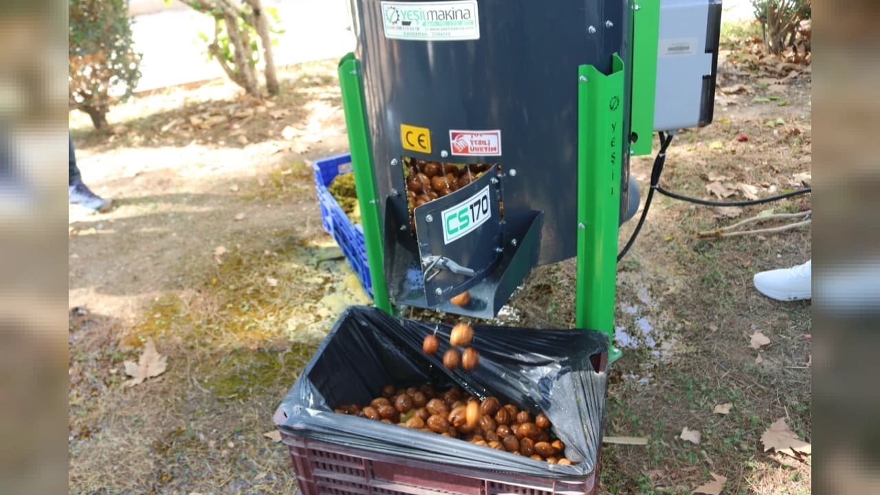 Antalya Büyükşehir Belediyesi'nden Kemerli Çiftçilere Ceviz Soyma Makinesi Desteği