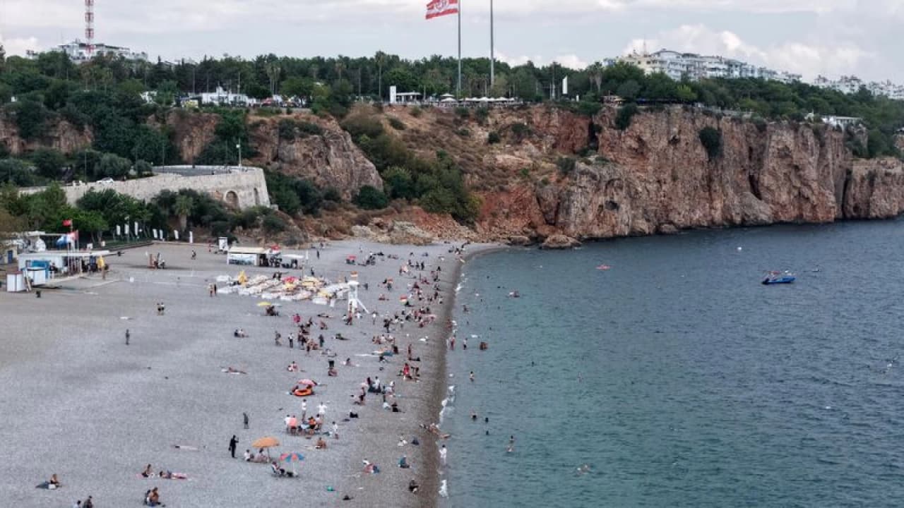 Antalya'da Deniz Suyu Sıcaklığı Hava Sıcaklığını Geride Bıraktı