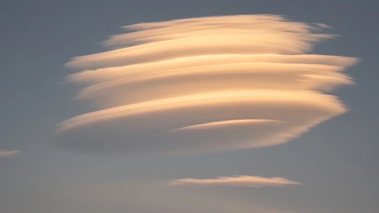 Erzincan'da UFO Sandırttı: Mercek Bulutu Gökyüzünde Hayran Bıraktı