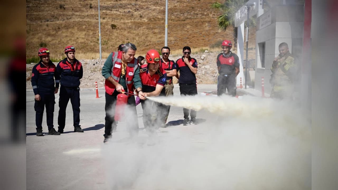 İzmir'de Hastanede Gerçeği Aratan Yangın ve Tahliye Tatbikatı