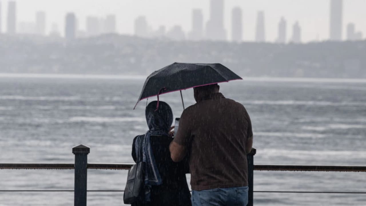 Meteoroloji'den Son Dakika: Sıcaklıklar Düşüyor, O İllerde Kuvvetli Yağış Alarmı!