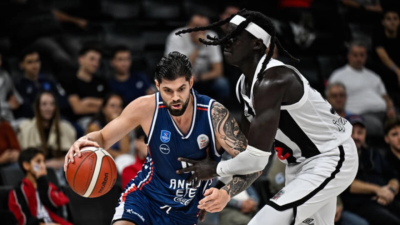 Türkiye Sigorta Basketbol Süper Ligi Derbisinde Anadolu Efes, Beşiktaş'ı 95-81'lik Skorla Geçti