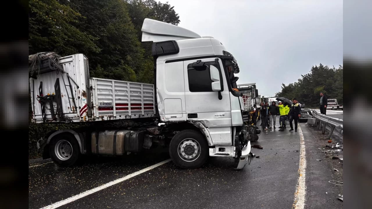 Düzce Akçakoca'da Tır Kazası: Şifalı Rampa'da Trafik Kilitlendi