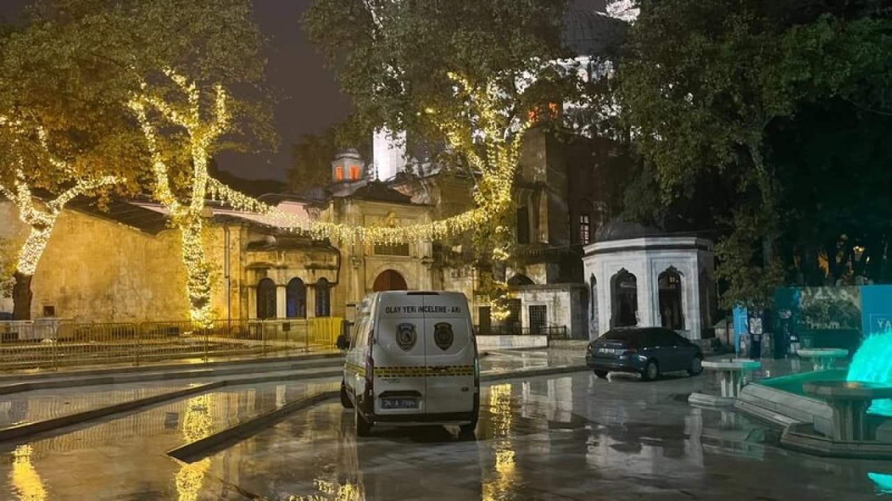 Eyüpsultan Camii'nde İbadet Sırasında Silahlı Kavga: 4 El Ateş Açıldı