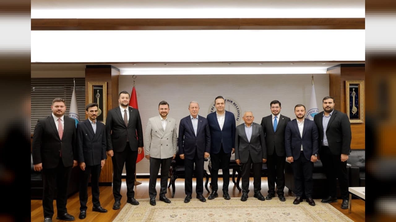 Kayseri'de Bİ'Fest Coşkusu: Başkan Büyükkılıç ve Yusuf İbiş Gençlerle Buluştu