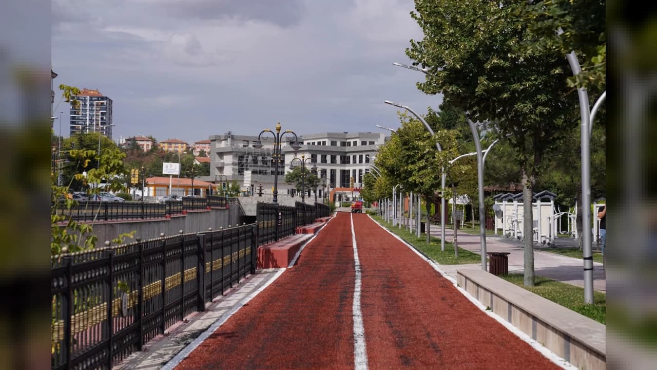 Keçiören'de Parklara 20 Bin Metrekarelik Dokunuş: Yürüyüş Yolları Baştan Aşağı Yenileniyor