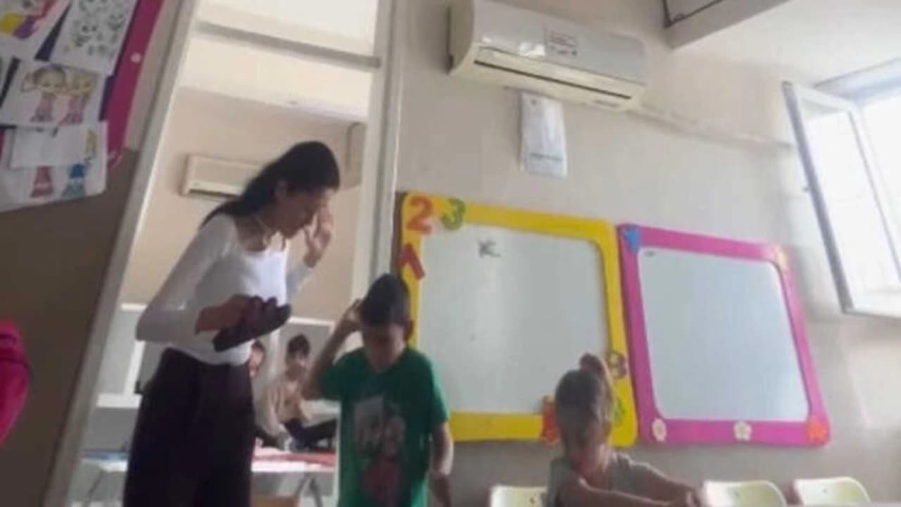 Adana'da Şoke Eden Görüntüler: Özel Eğitim Öğretmeni Öğrencisine Şiddet Uygularken Kameraya Yakalandı