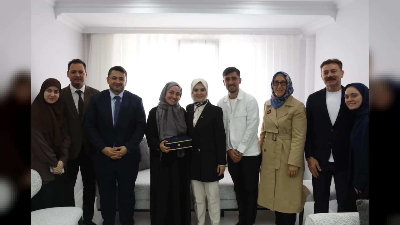 Bakan Göktaş'tan Genç Çifte Ziyaret: Aile ve Gençlik Fonu Detayları