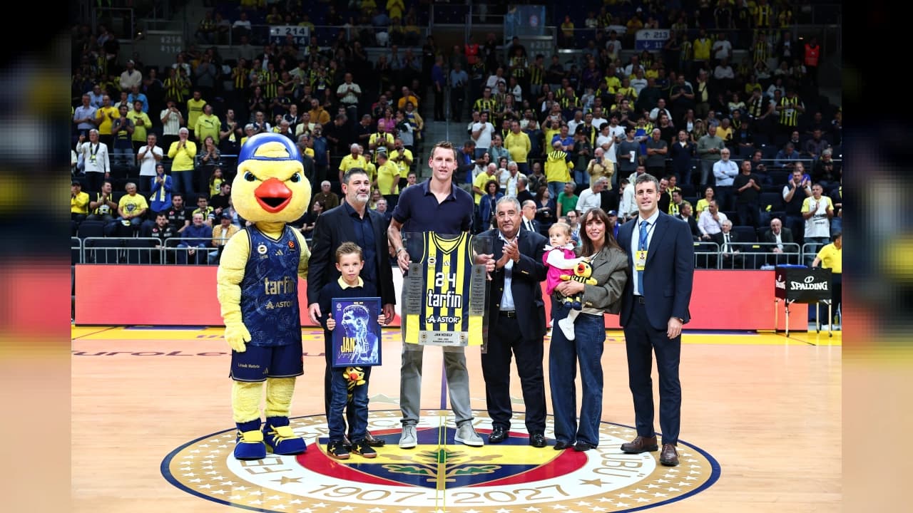 Fenerbahçe'den Jan Vesely'ye Unutulmaz Veda: Ülker Spor ve Etkinlik Salonu'nda Duygusal Anlar