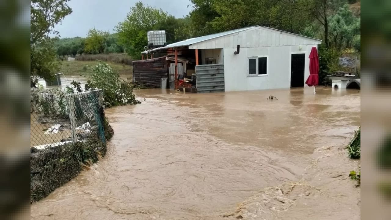 Mudanya'da Sel Baskını: Evinde Mahsur Kalan Kadın Son Anda Kurtarıldı