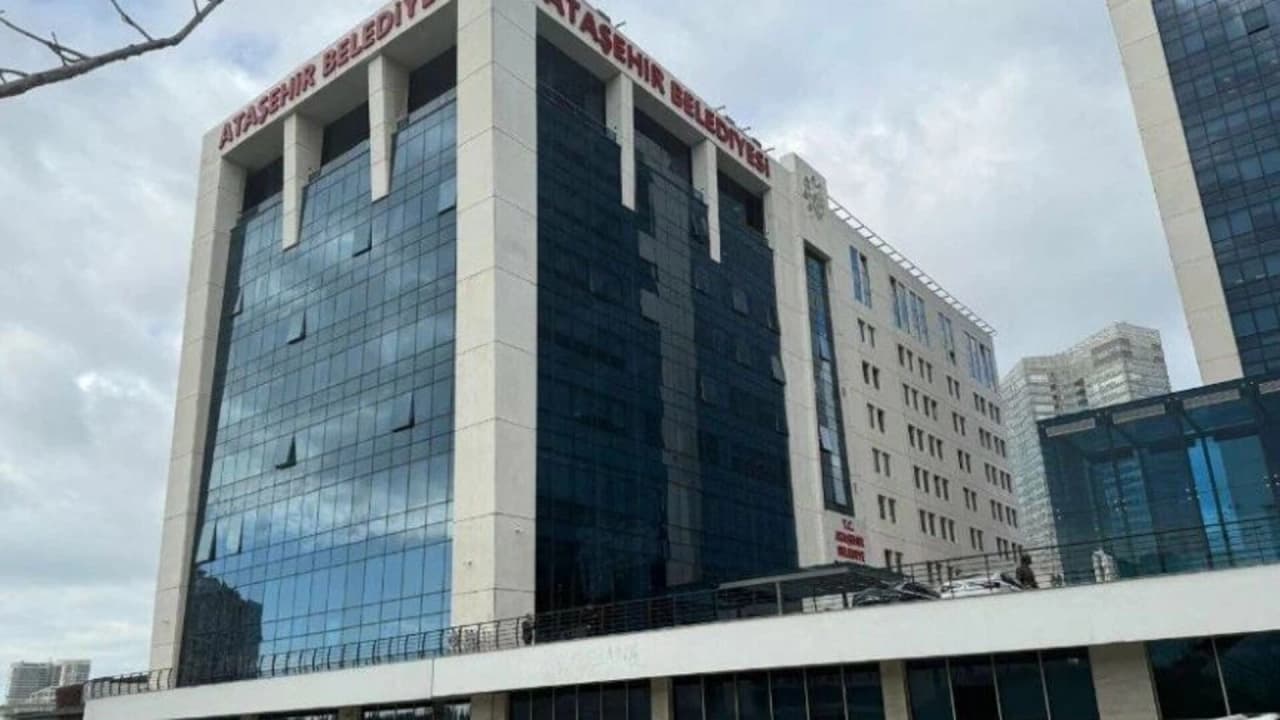 Ataşehir Belediyesi'nde Siyasi Hareketlilik: 6 CHP'li İsim AK Parti'ye Geçti
