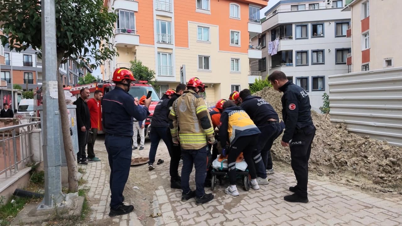 Avcılar'da Rögar Kapağı Açıldı: Yaşlı Kadın 4 Metrelik Çukura Düştü