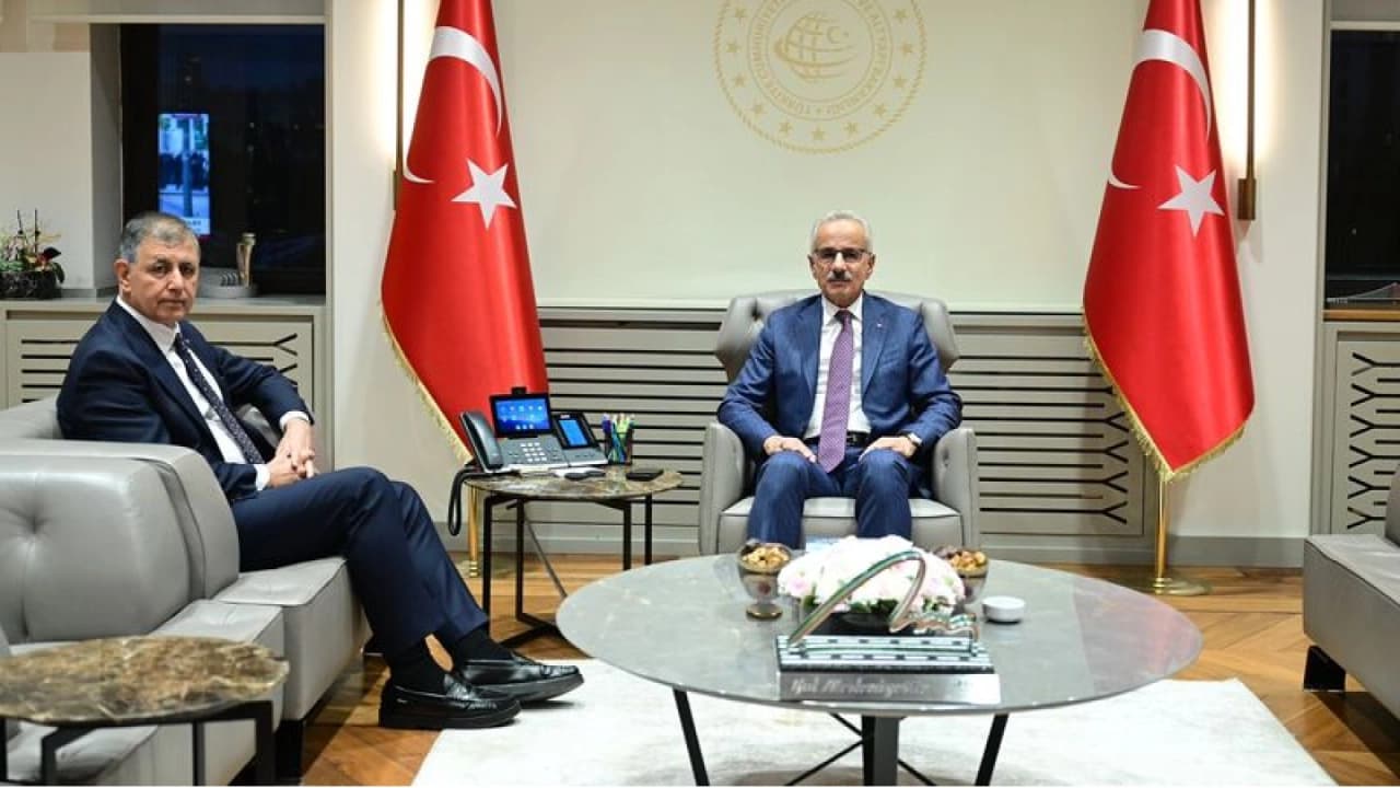 Bakan Uraloğlu ve İzmir Büyükşehir Belediye Başkanı Tugay'dan Ulaşım Zirvesi